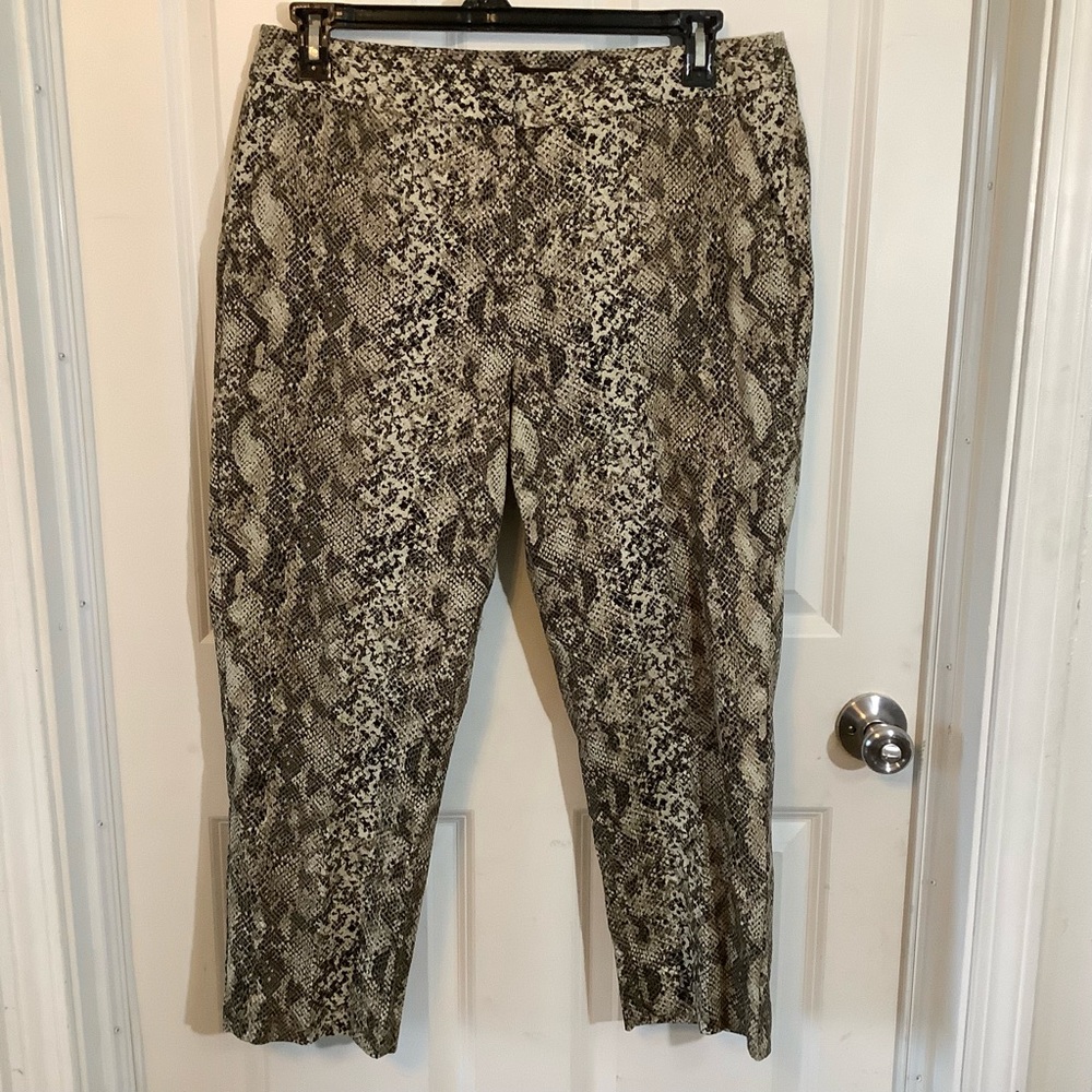 Dana Buchman snake print cropped pant size 14